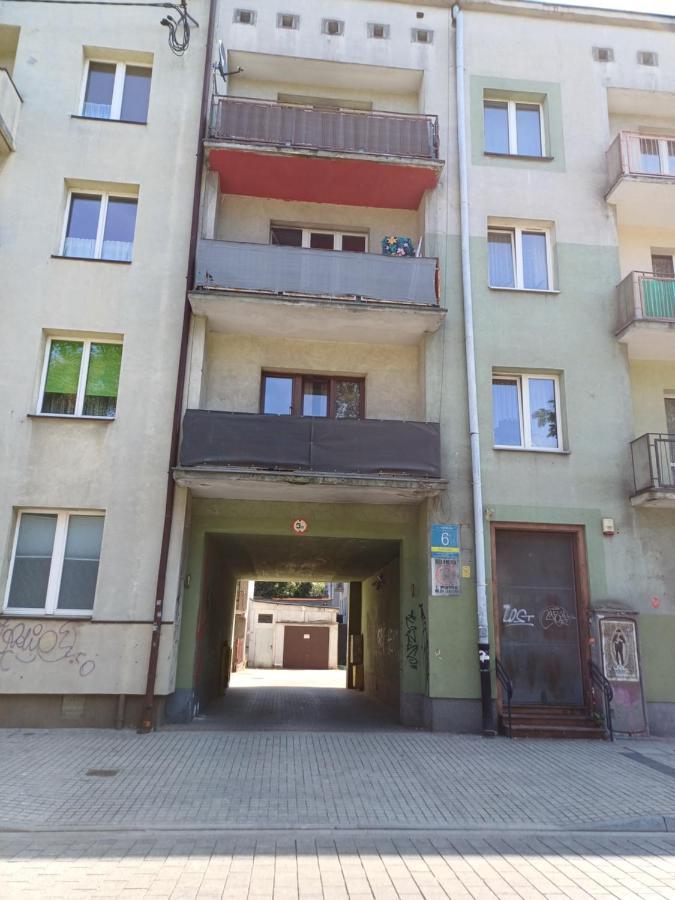 Ommpbooking Wspolna Lazienka Czestochowa Exterior photo